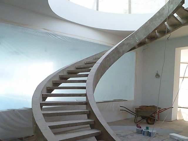 Бетонная лестница на косоуре. Фото 1