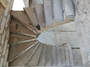 Монолитная бетонная лестница (д. Осоргино)