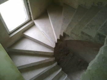 Лестница монолитная в посёлке Леоново