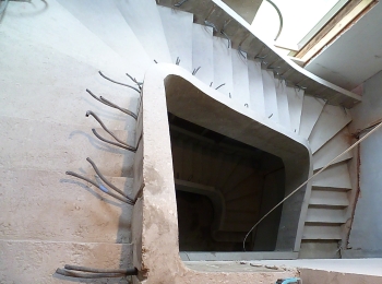 Лестница из бетона в коттеджном посёлке Монтевиль