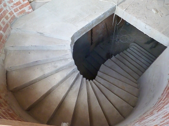 Монолитная лестница в коттеджном посёлке Солнечный город