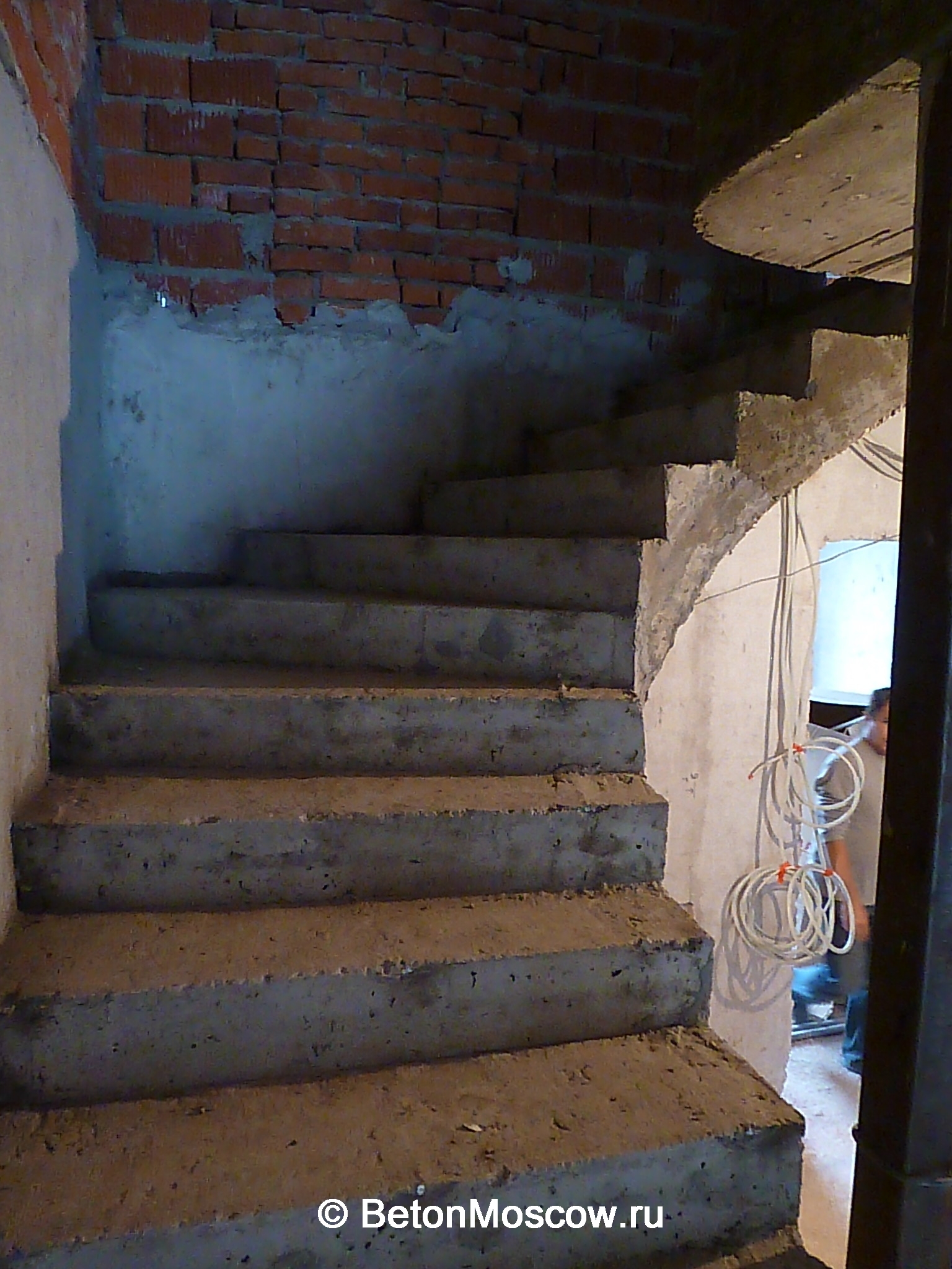 Монолитная бетонная лестница в посёлке Акватория. Фото 3