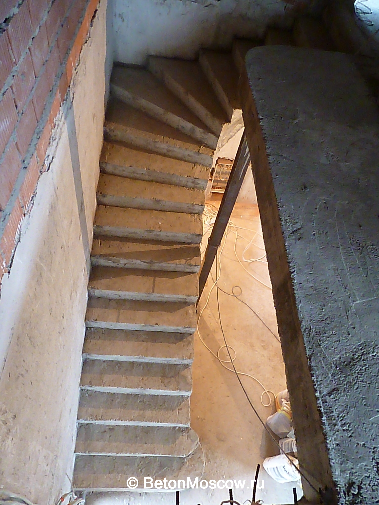 Монолитная бетонная лестница в посёлке Акватория. Фото 5