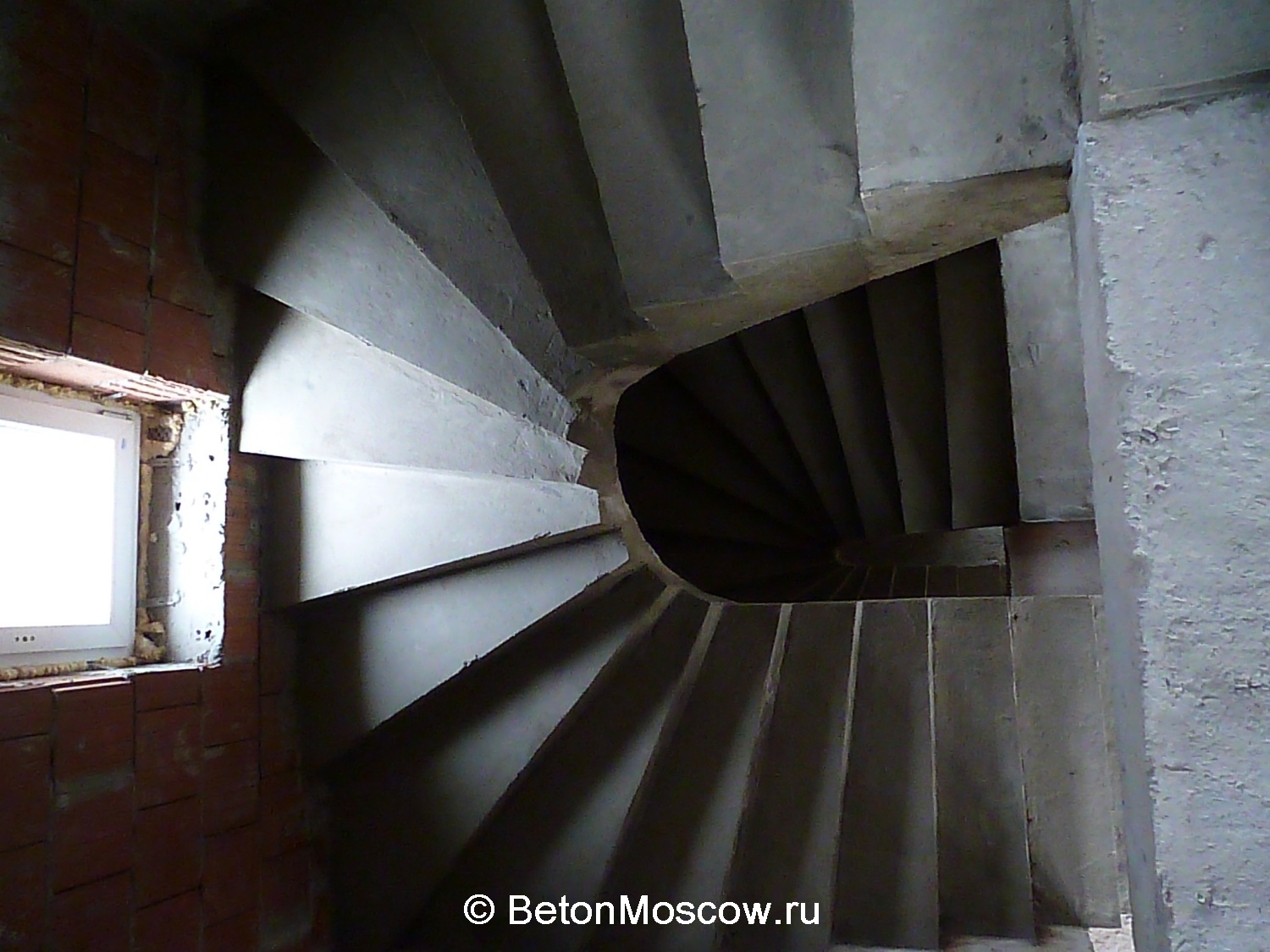 Монолитная бетонная лестница в посёлке Александровка. Фото 3