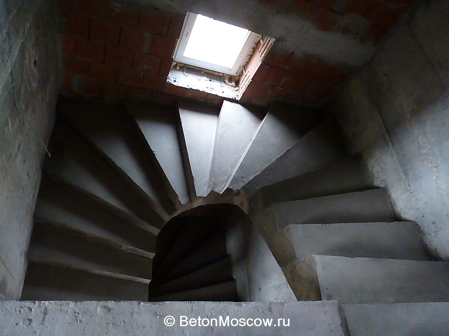 Монолитная бетонная лестница в посёлке Александровка. Фото 4