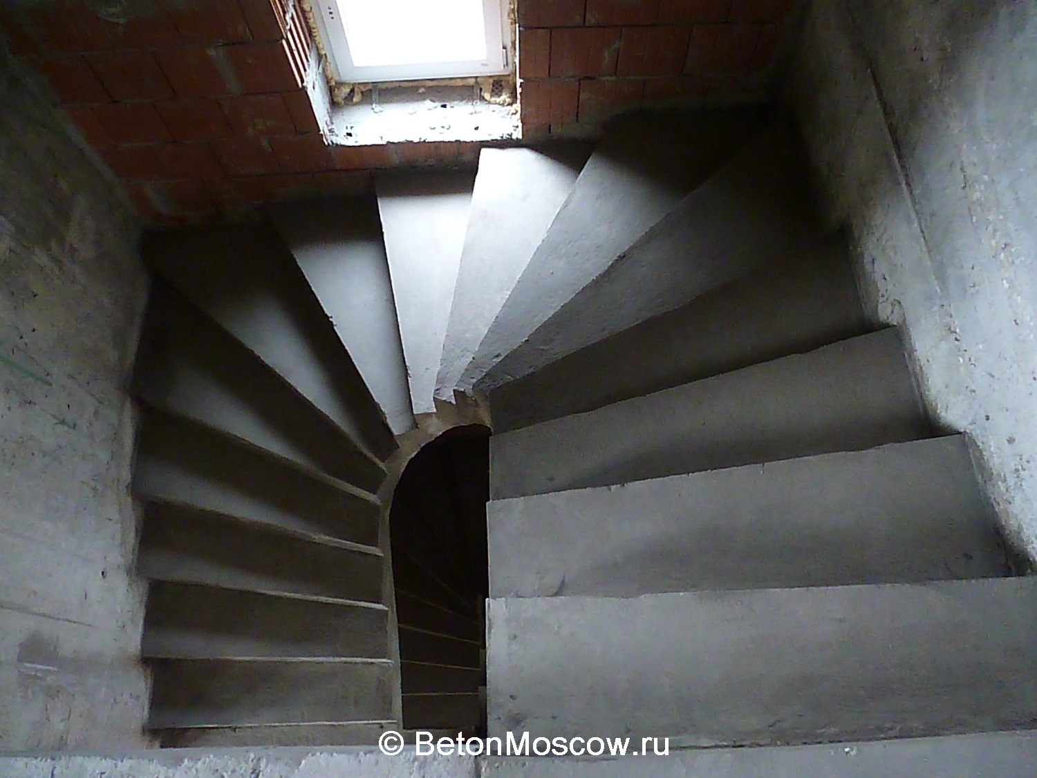 Монолитная бетонная лестница в посёлке Александровка. Фото 5