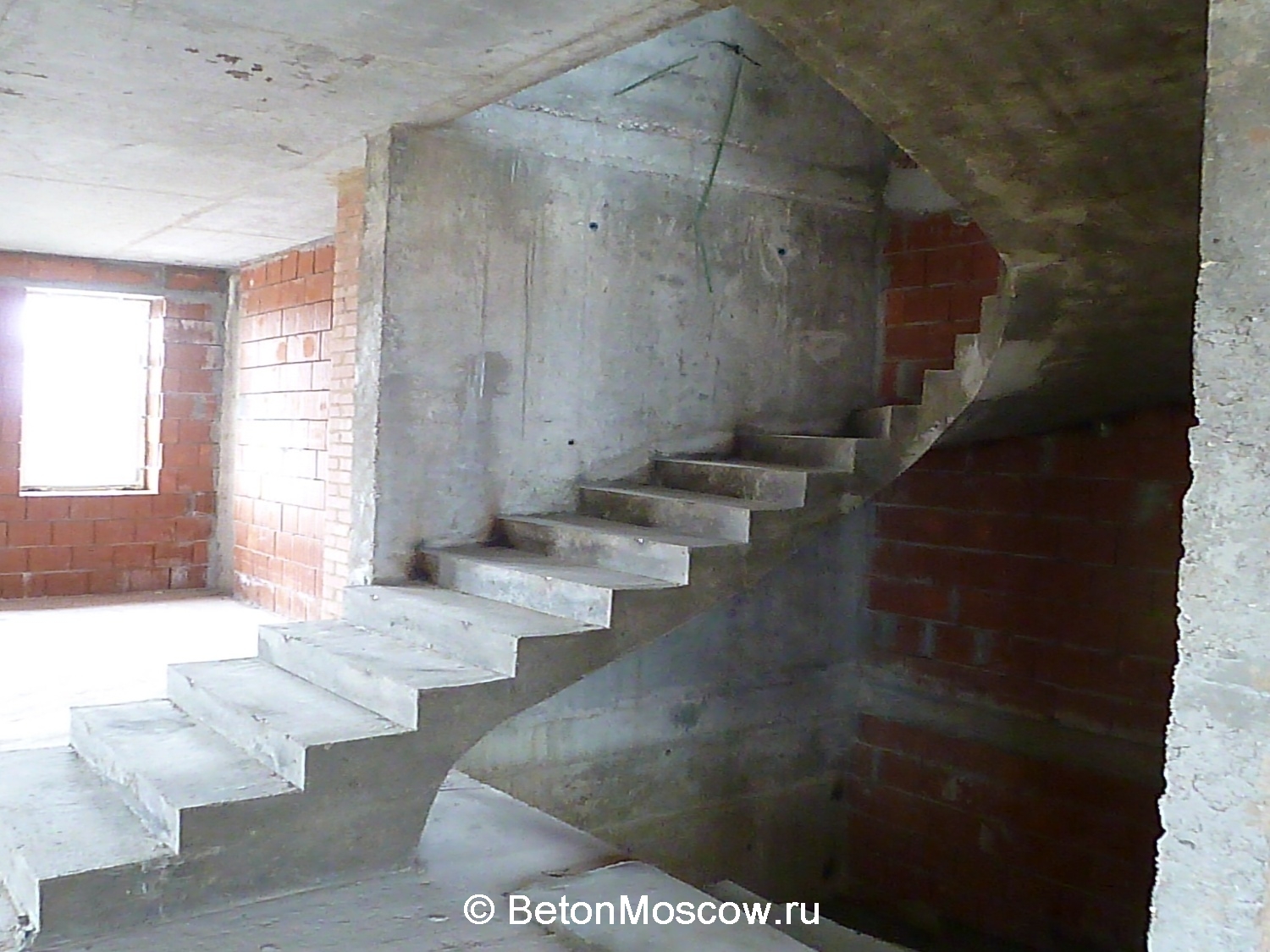 Монолитная бетонная лестница в посёлке Александровка. Фото 8