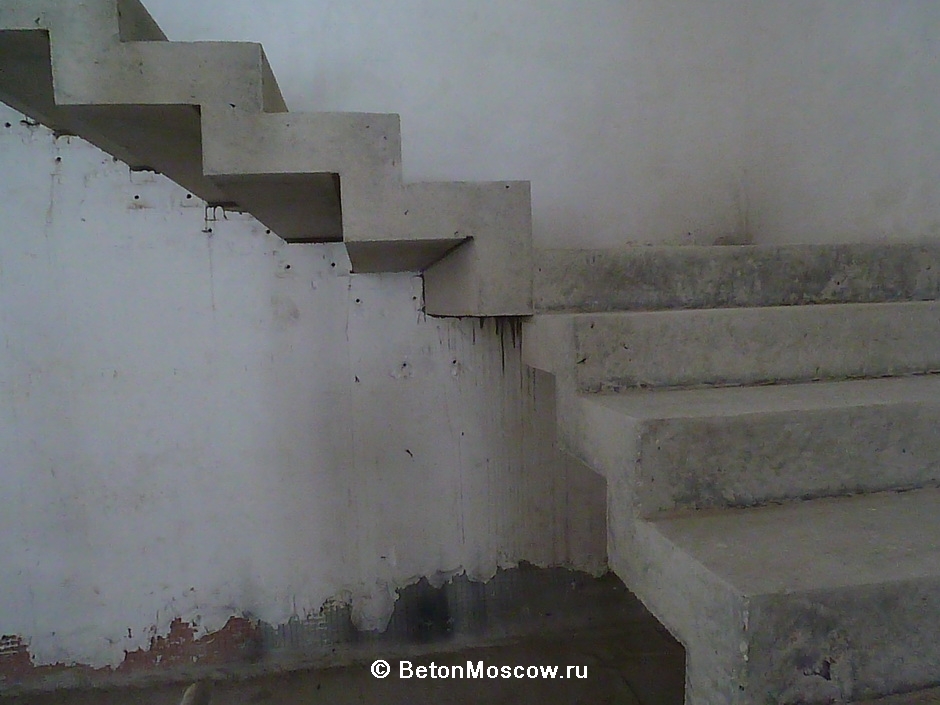 Монолитная бетонная лестница в посёлке Барвиха. Фото 3