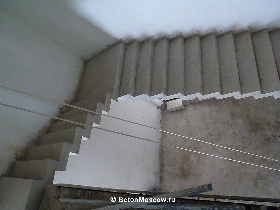 Монолитная бетонная лестница в посёлке Барвиха. Фото 5