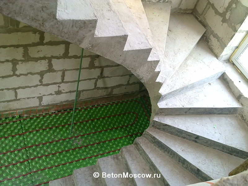 Лестница из железобетона в посёлке Белое озеро. Фото 1