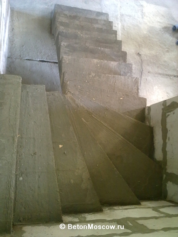 Лестница из железобетона в посёлке Белое озеро. Фото 11