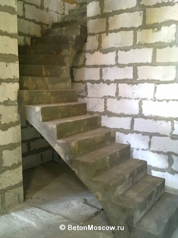 Лестница из железобетона в посёлке Белое озеро. Фото 12