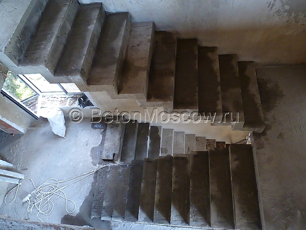 Лестница из бетона в КП Берёзка. Фото 1