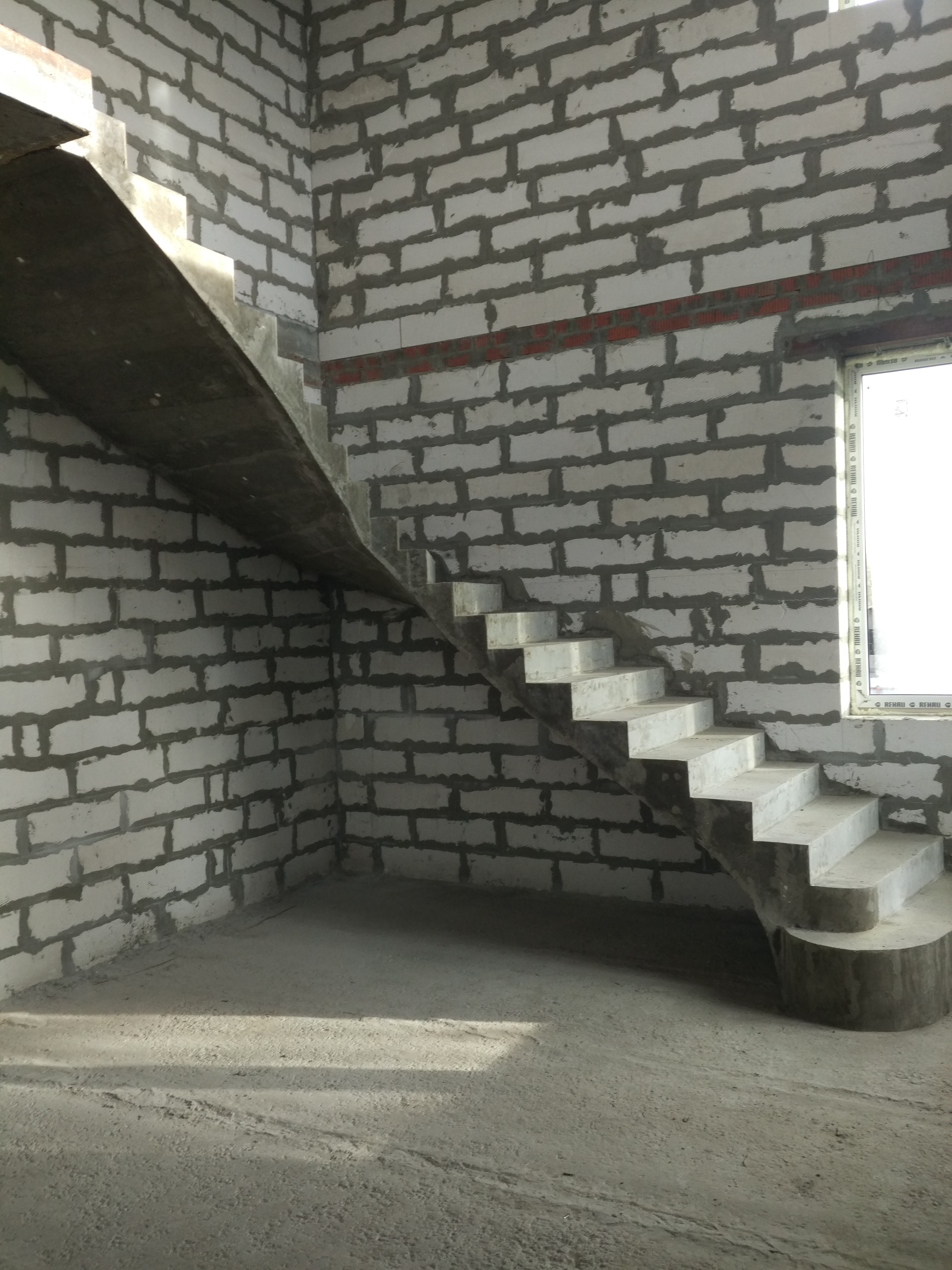 Бетонная монолитная лестница (Академия Парк). Фото 7