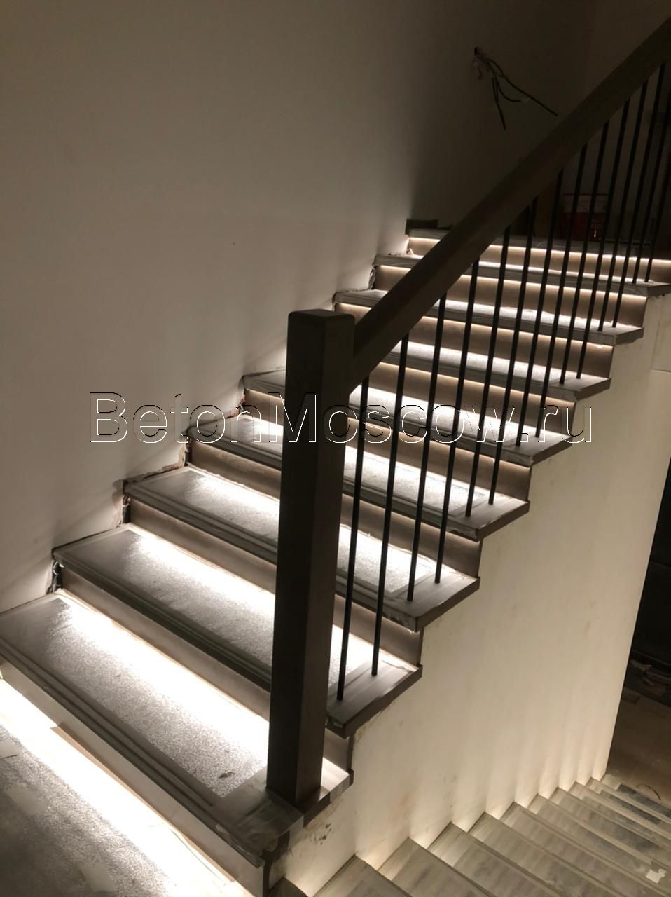 Бетонная лестница с отделкой (Горки-2). Фото 3