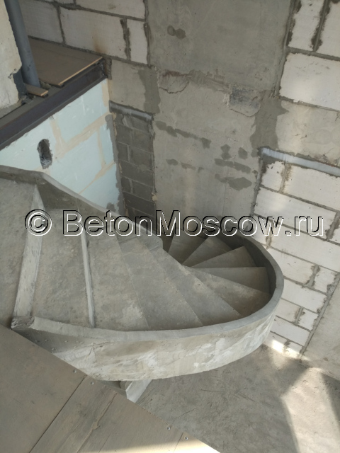 Бетонная монолитная лестница (ЖК Имераторские Мытищи). Фото 3