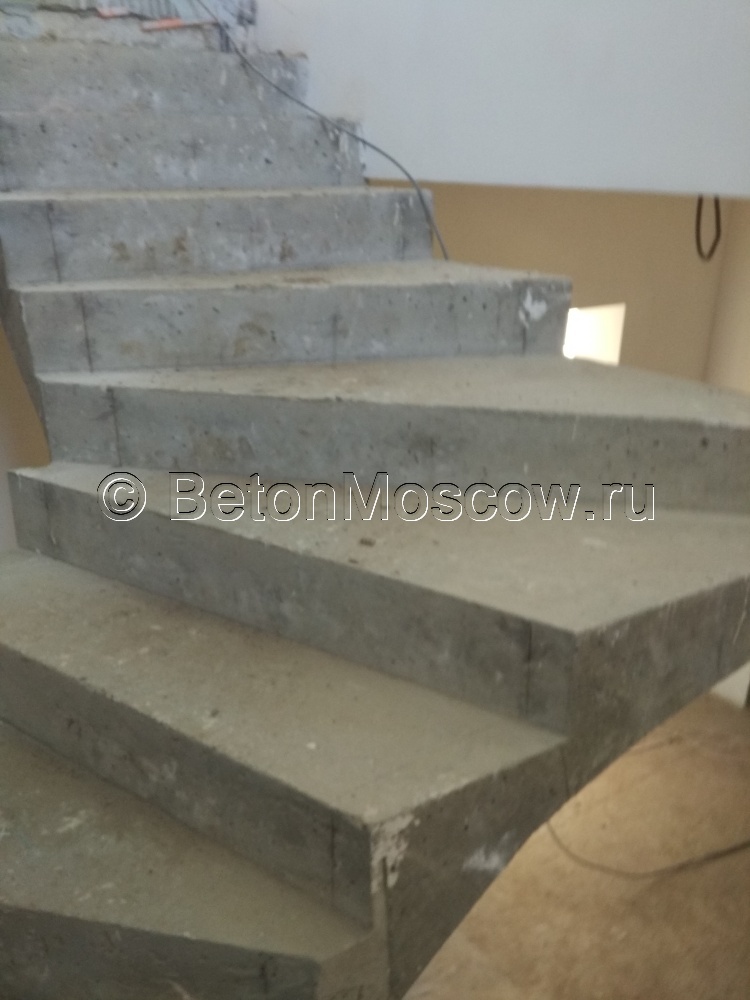 Бетонная монолитная лестница (Ламоново). Фото 1