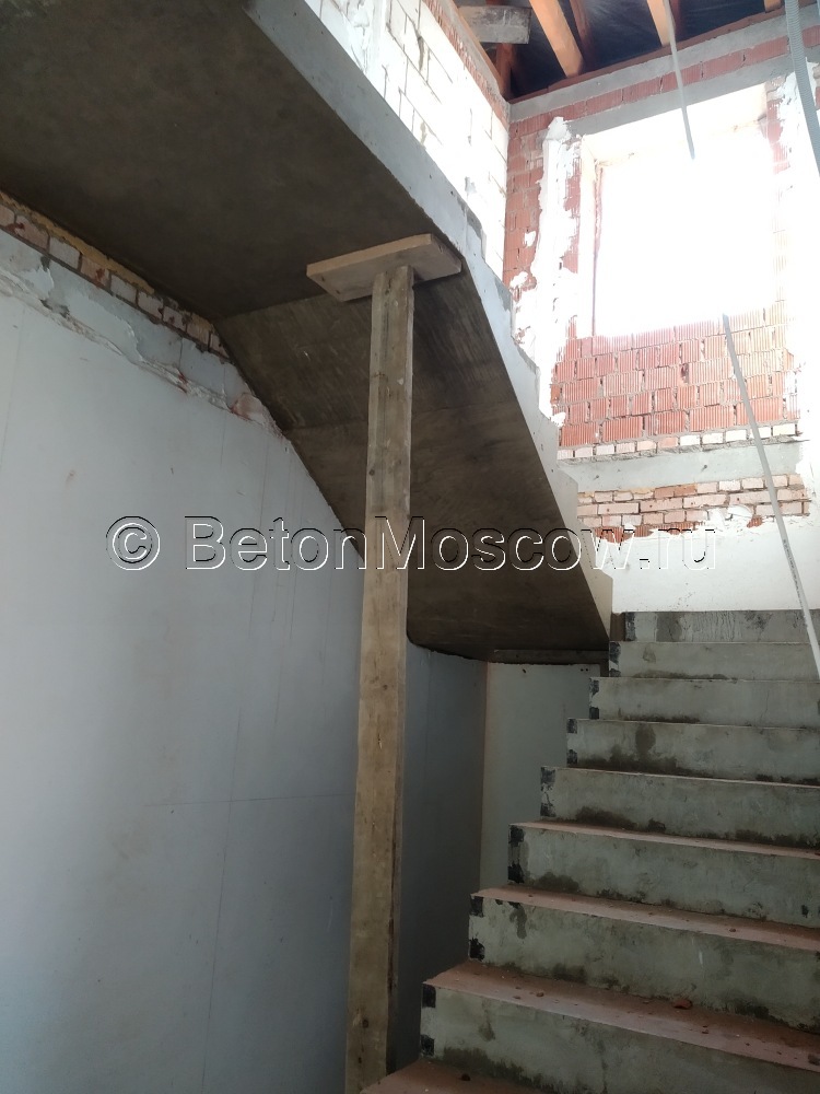 Бетонная монолитная лестница (Лешково ). Фото 9
