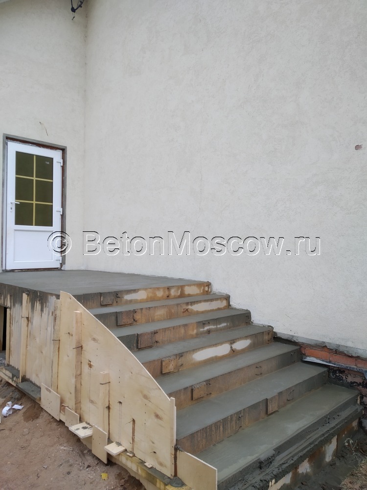 Бетонная монолитная лестница (Лешково ). Фото 6
