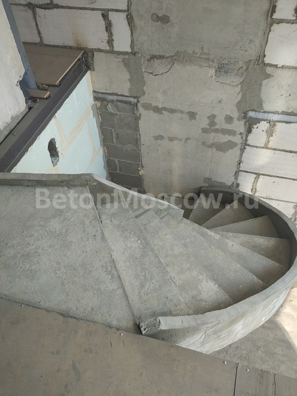 Бетонная монолитная лестница (Москва). Фото 2