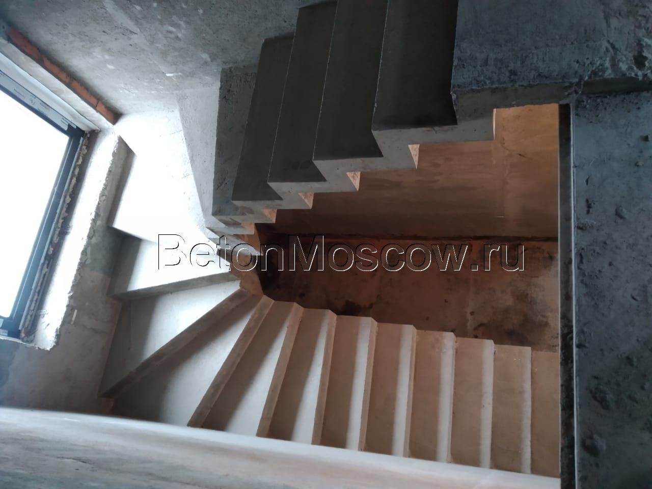 Бетонная лестница маршевая зеркальная (КП Европа 3). Фото 9