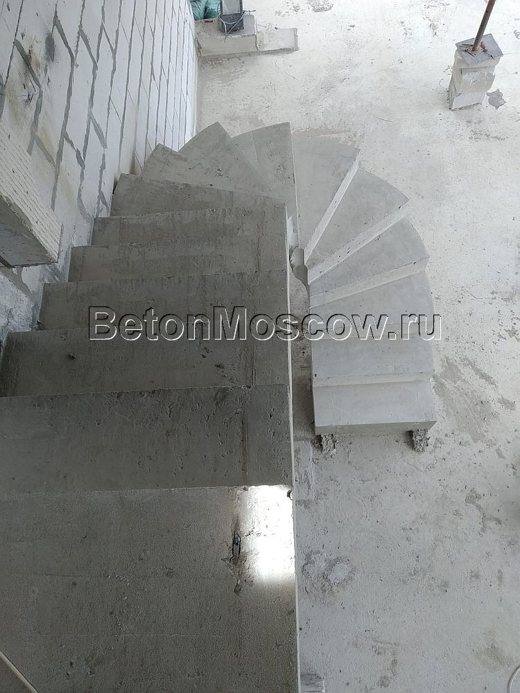 Монолитная лестница (КП Ренесанс). Фото 2