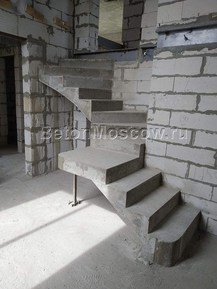 Монолитная лестница (КП Ренесанс). Фото 5
