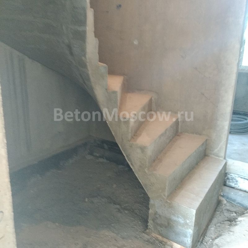 Бетонная монолитная лестница (Руза Фэмили Парк). Фото 2
