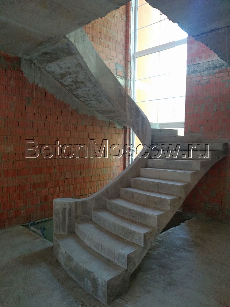 Бетонная лестница с бортиком (деревня Солослово). Фото 4
