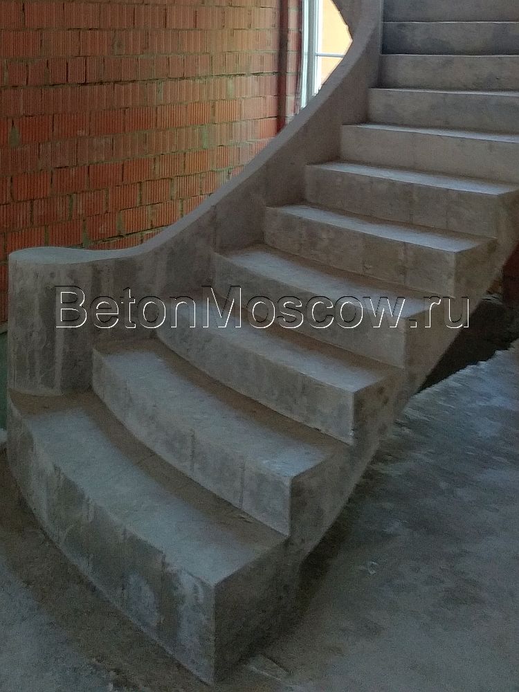 Бетонная лестница с бортиком (деревня Солослово). Фото 6