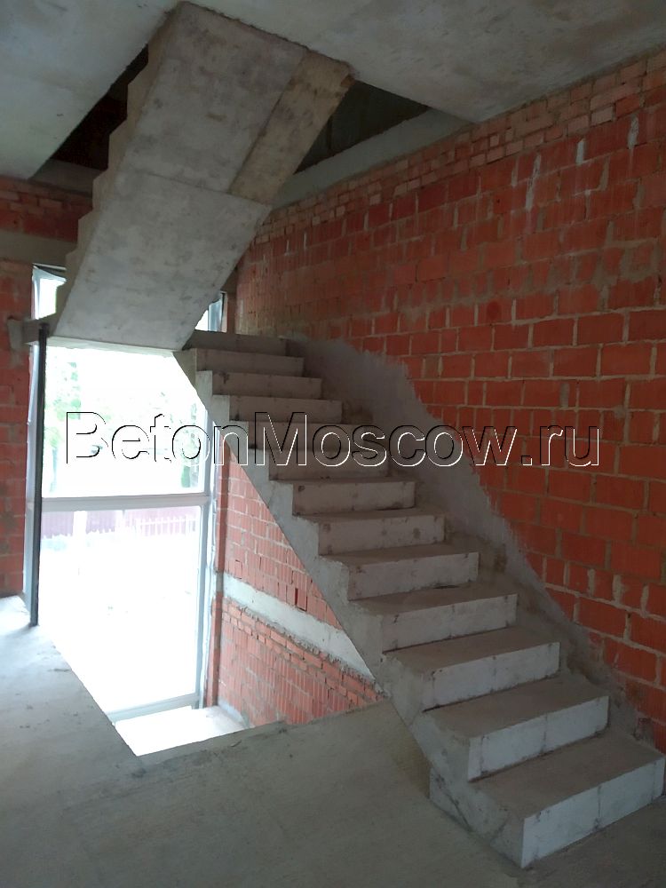 Бетонная лестница с площадкой (Звенигород). Фото 2