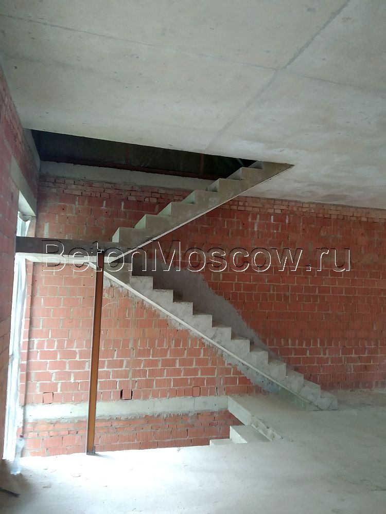 Бетонная лестница с площадкой (Звенигород). Фото 3