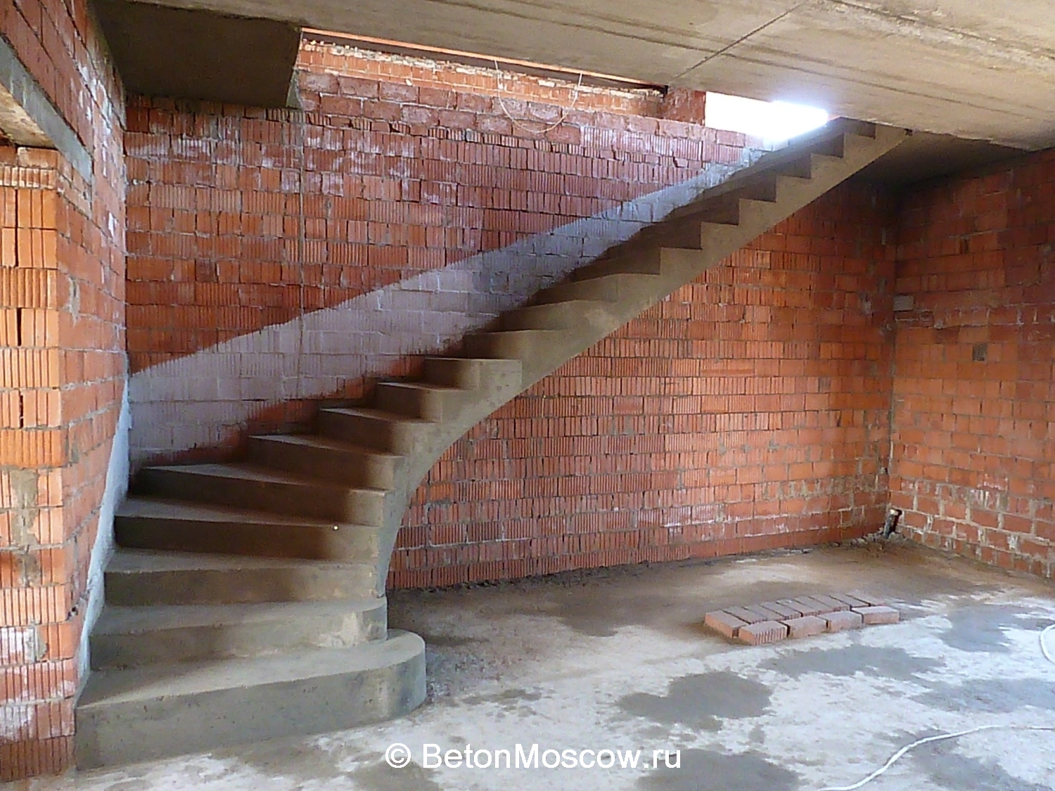 Лестница из бетона в деревне Борки. Фото 1