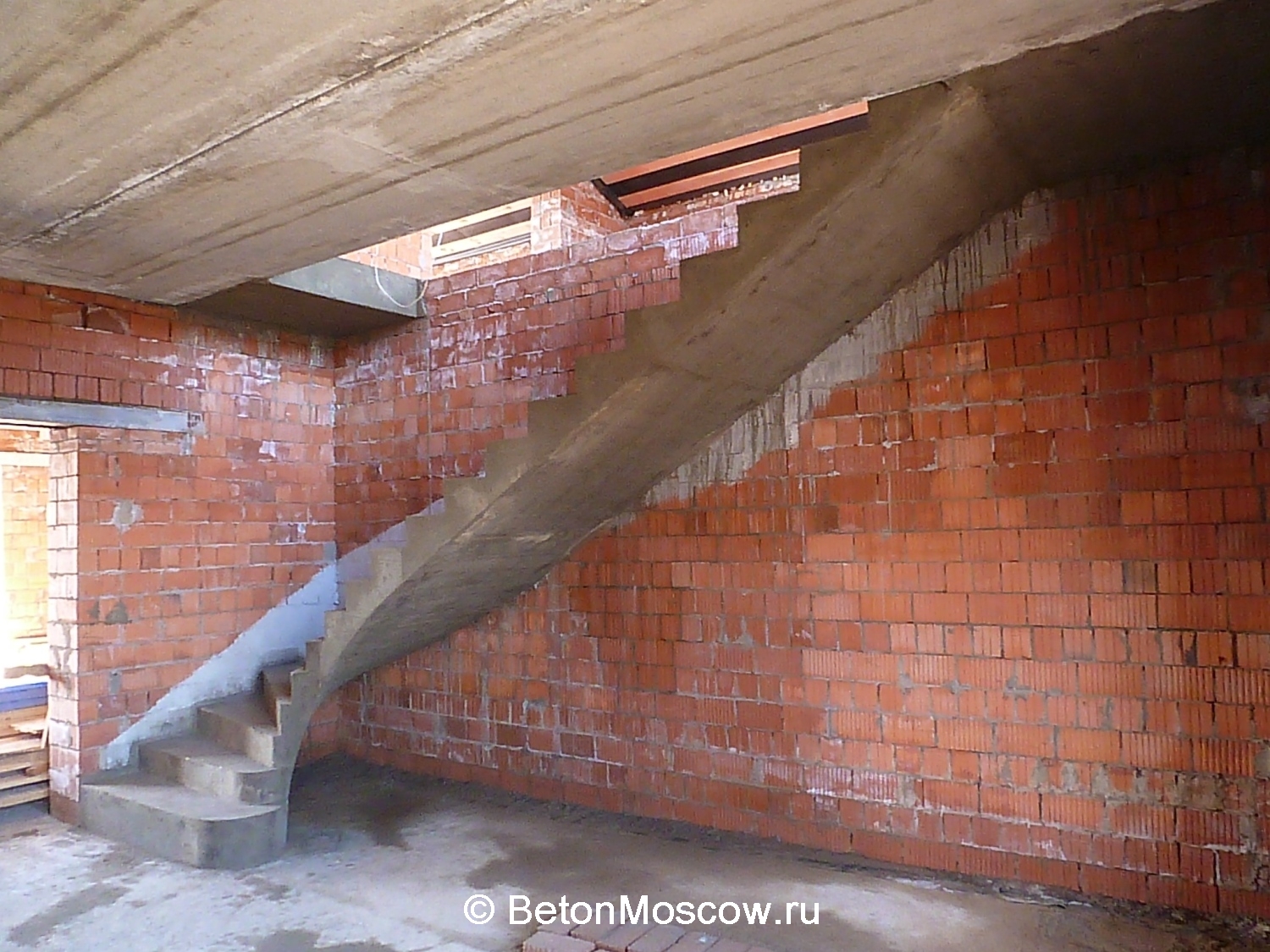Лестница из бетона в деревне Борки. Фото 2