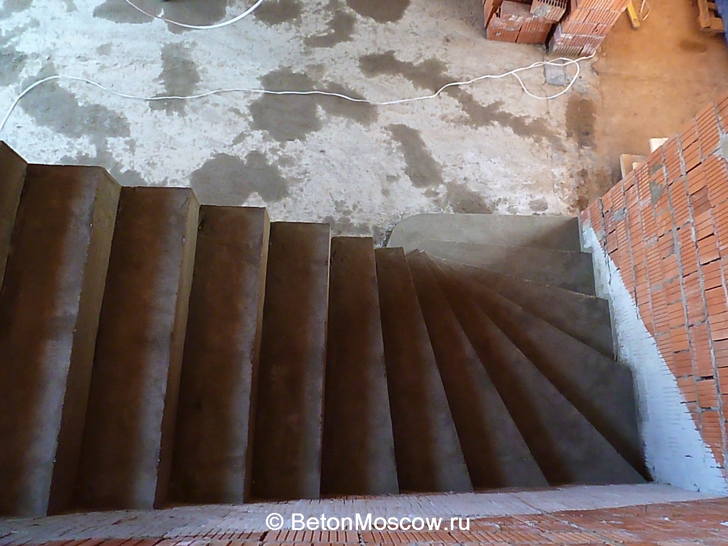 Лестница из бетона в деревне Борки. Фото 3