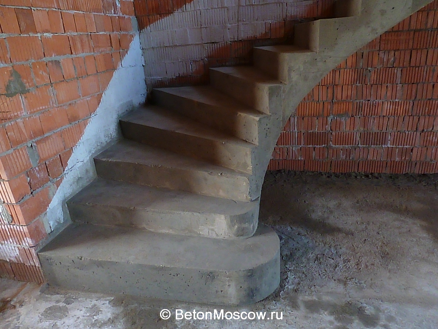 Лестница из бетона в деревне Борки. Фото 5