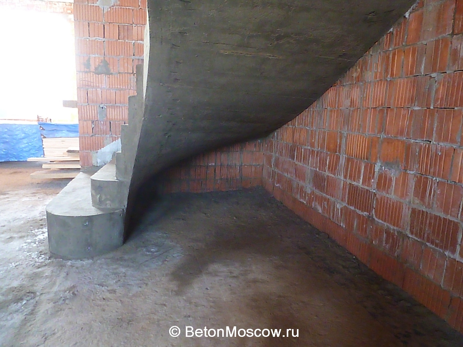 Лестница из бетона в деревне Борки. Фото 6