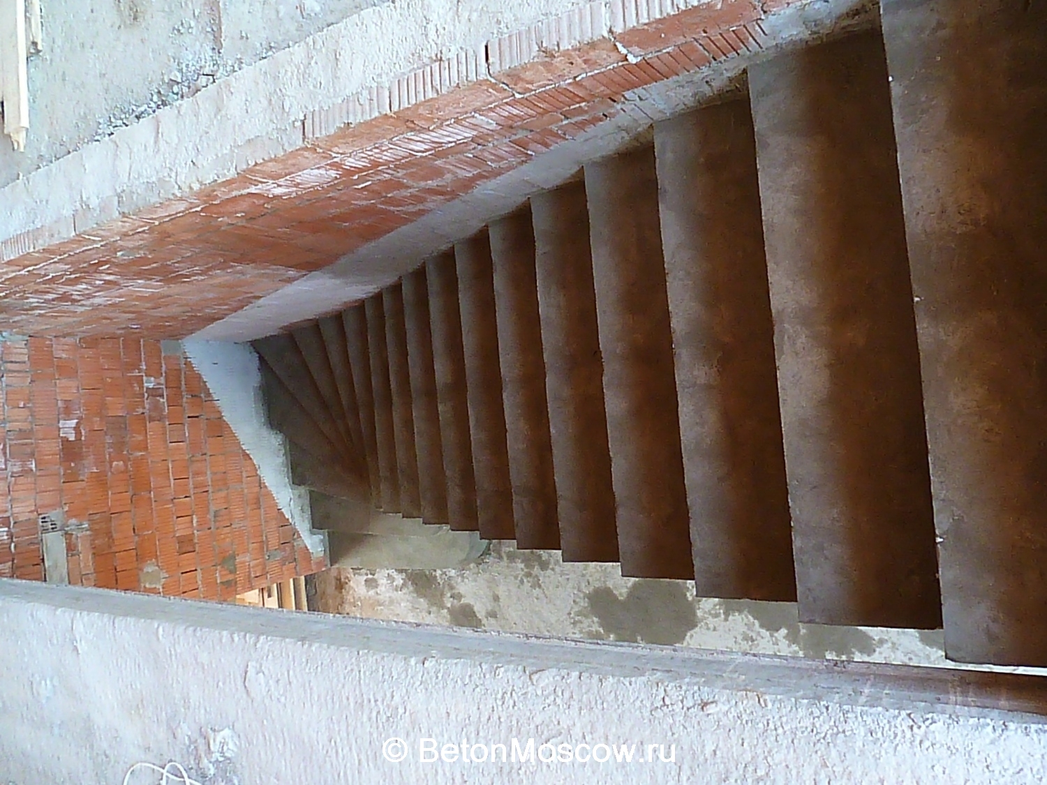 Лестница из бетона в деревне Борки. Фото 7