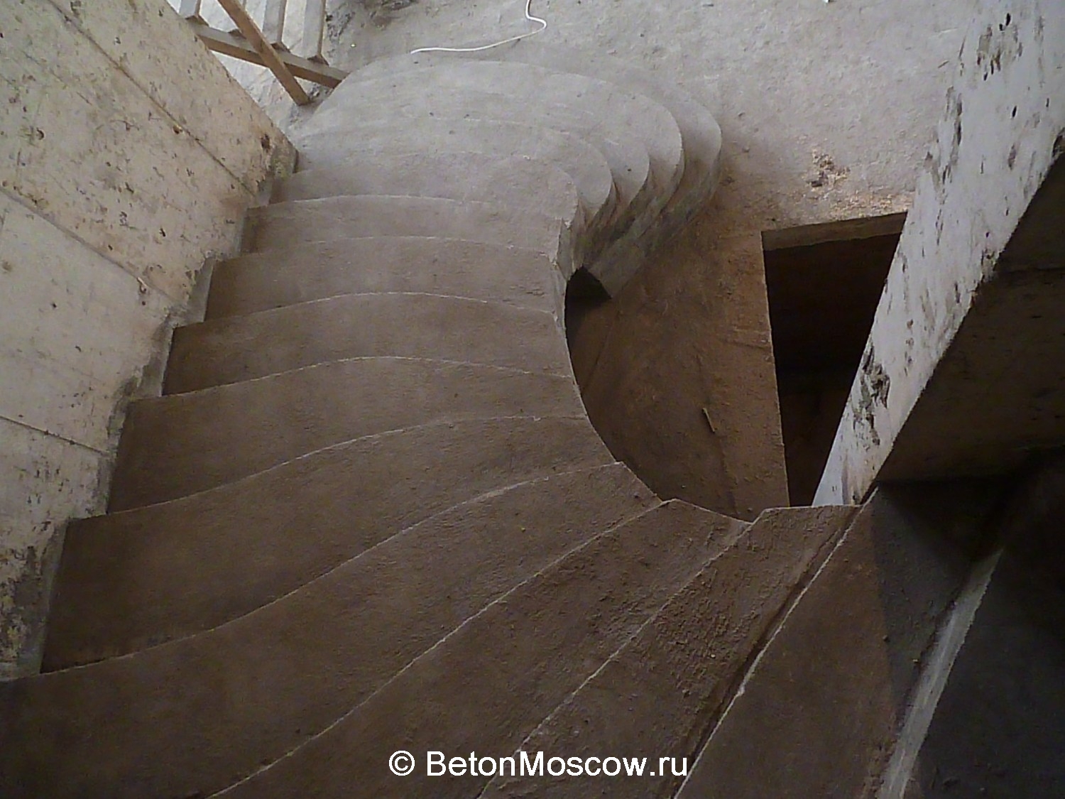 Лестница бетонная в посёлке Царское село. Фото 3