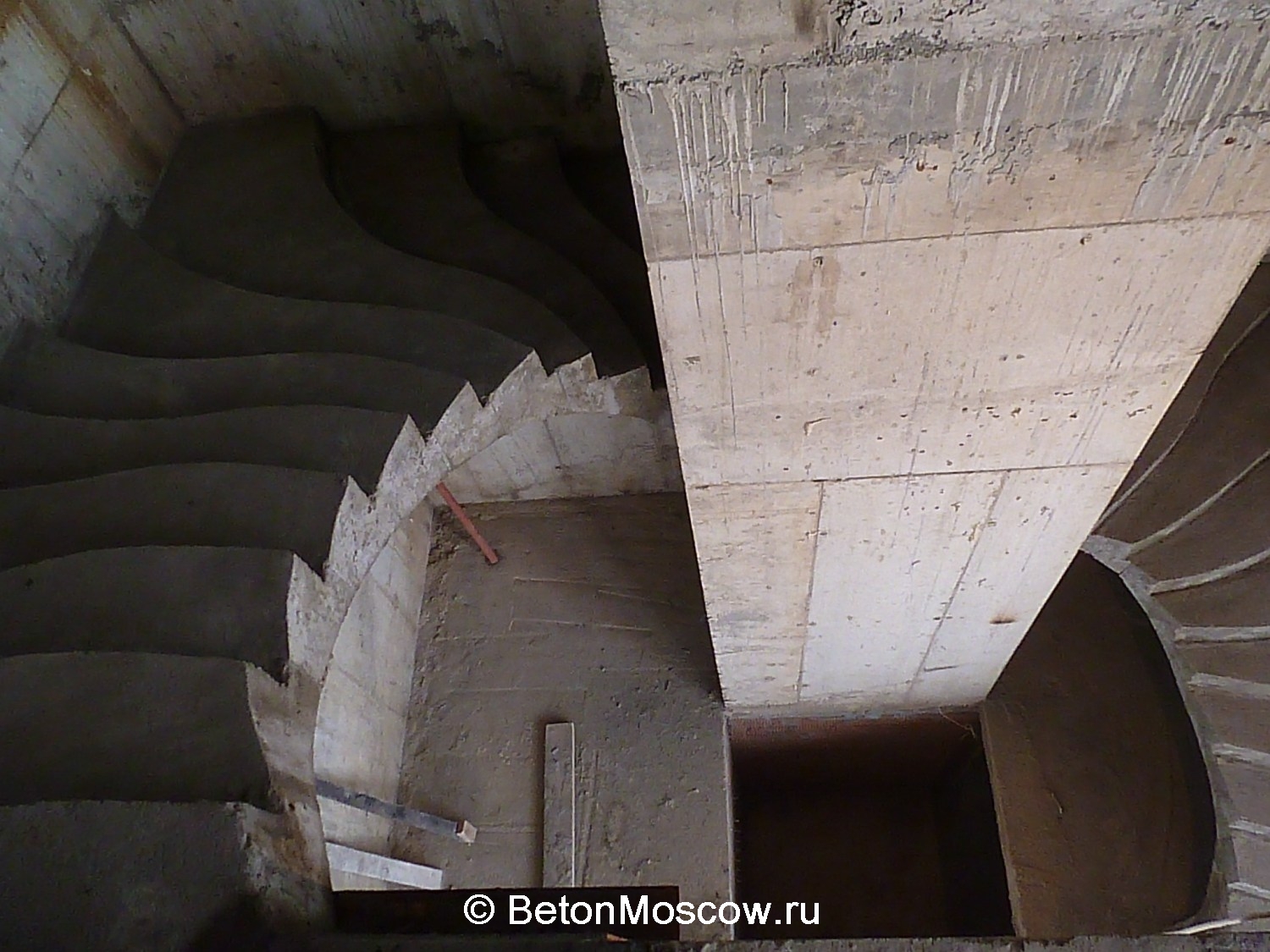 Лестница бетонная в посёлке Царское село. Фото 4