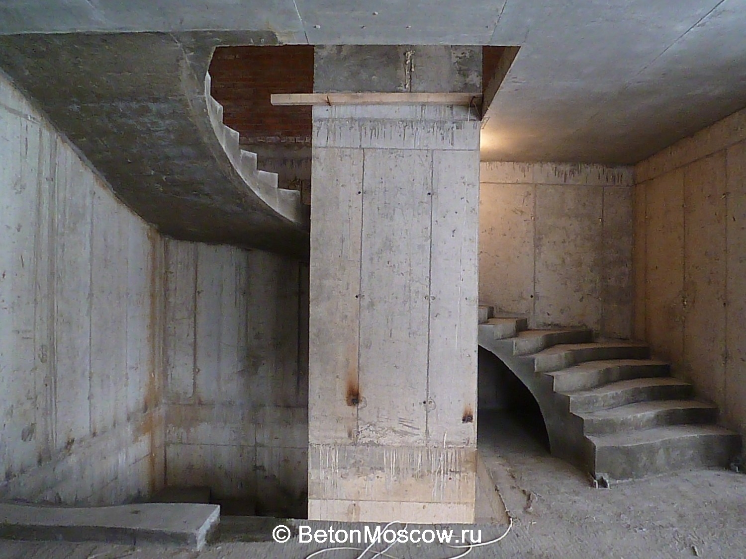 Лестница бетонная в посёлке Царское село. Фото 5