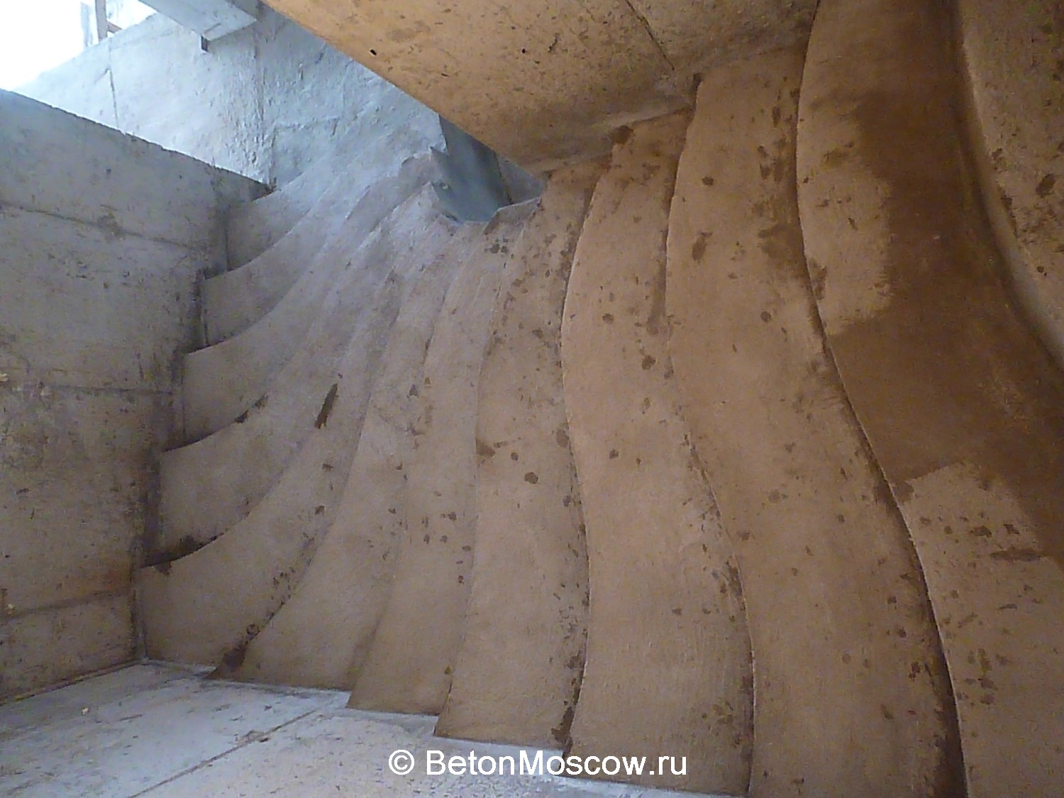 Лестница бетонная в посёлке Царское село. Фото 6