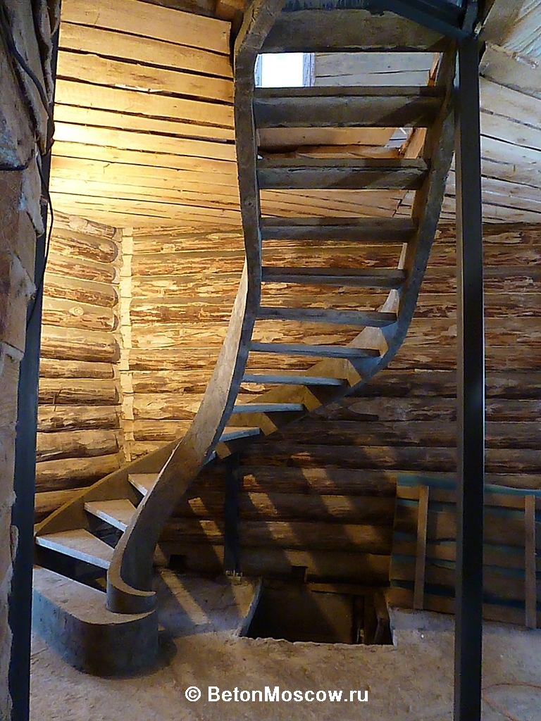 Монолитная лестница на косоуре. Фото 2