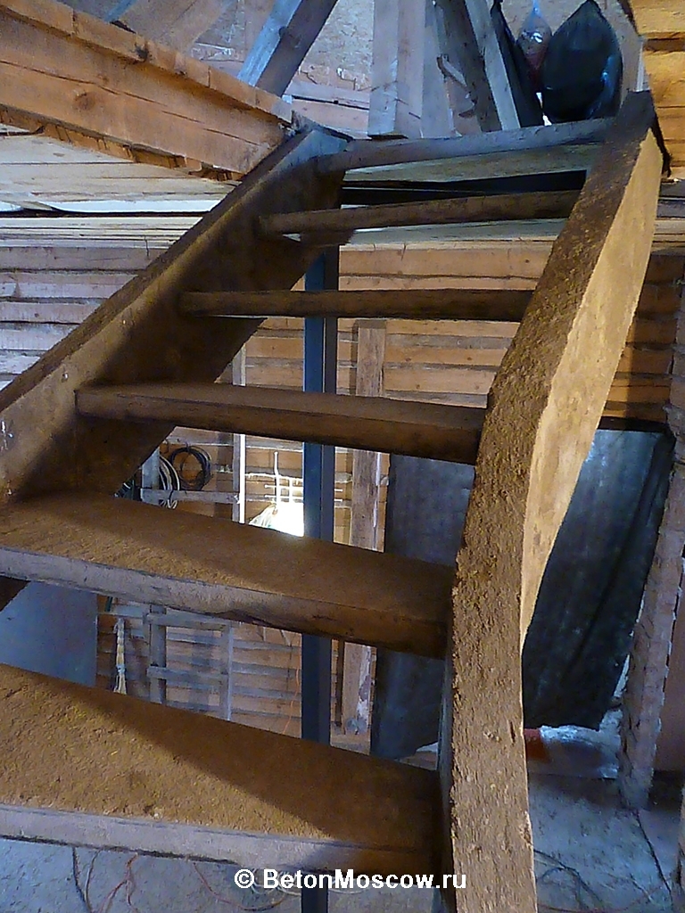 Монолитная лестница на косоуре. Фото 5