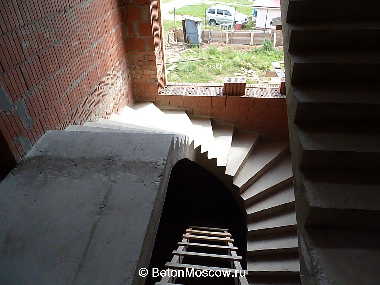 Лестница из бетона в посёлке Цветочный. Фото 3