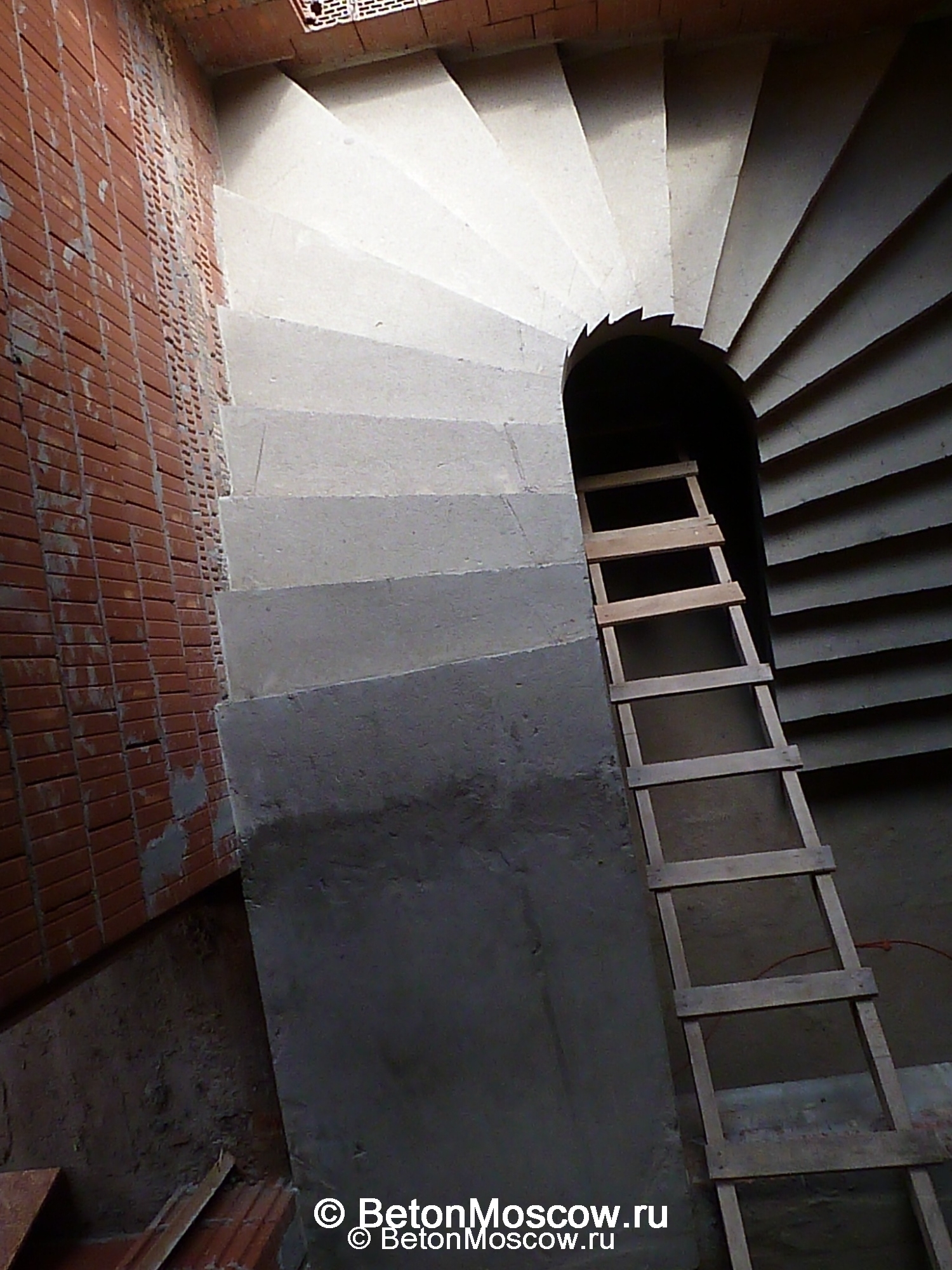 Лестница из бетона в посёлке Цветочный. Фото 5
