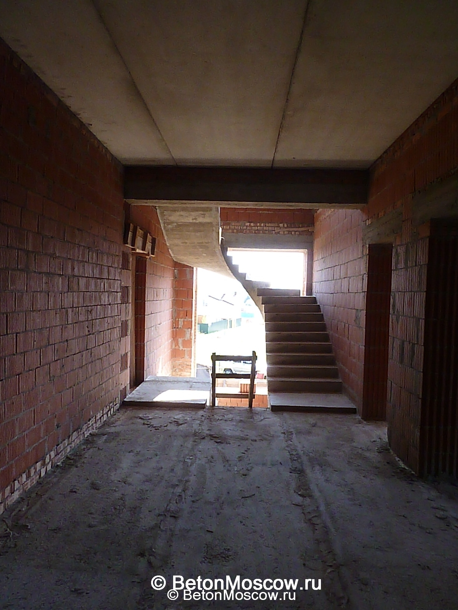 Лестница из бетона в посёлке Цветочный. Фото 6