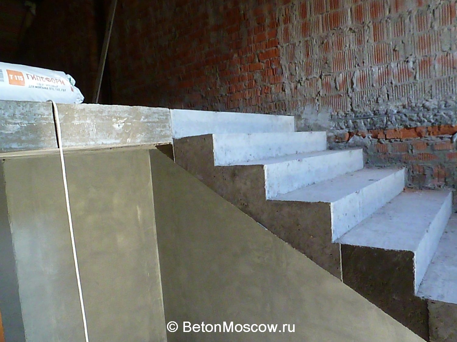 Монолитная бетонная лестница в посёлке Фирсановка Лайф. Фото 4