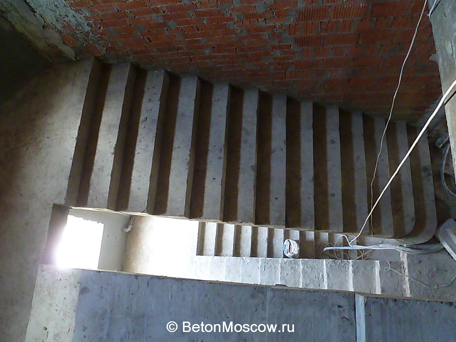 Монолитная бетонная лестница в посёлке Фирсановка Лайф. Фото 5