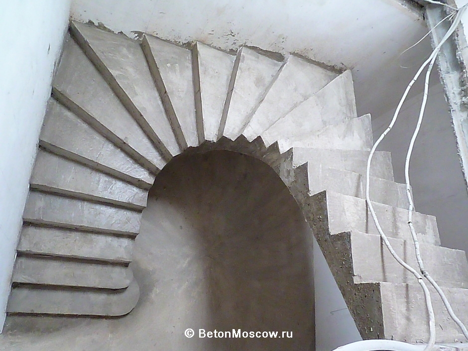 Лестница бетонная в посёлке Мартымьяново. Фото 3